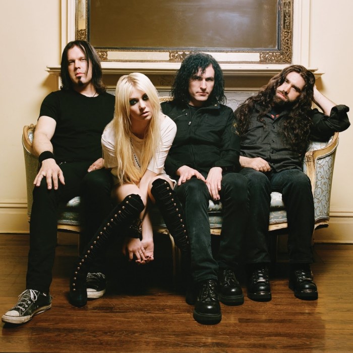 Taylor Momsen’s Pretty Reckless Christmas